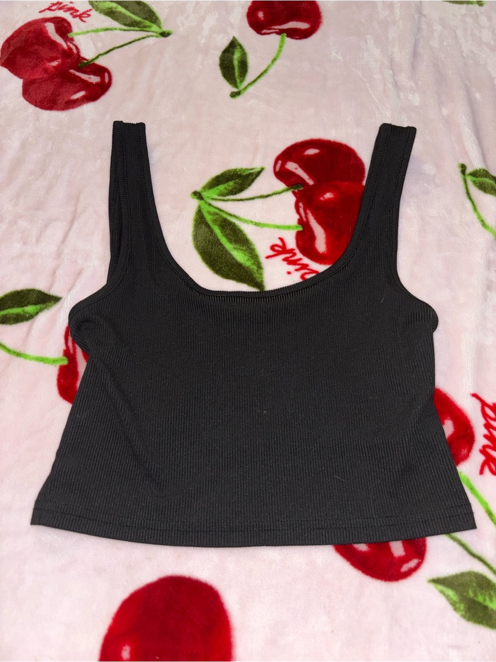 black cropped tank top